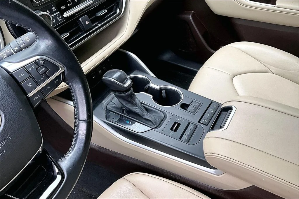 2021 Toyota Highlander XLE - Photo 17
