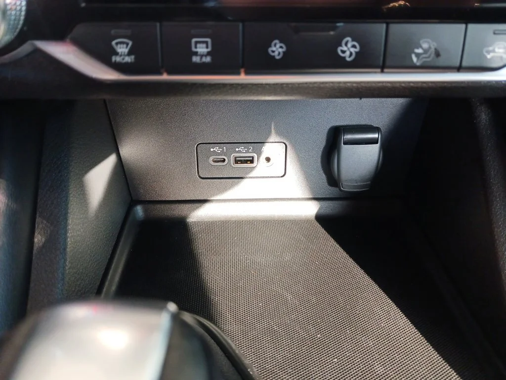 Used 2022 Red Nissan SR image 30