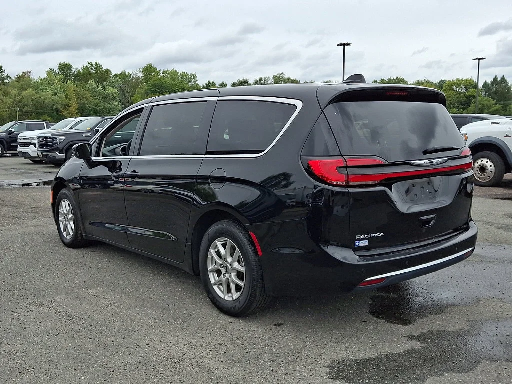 Used 2024 Diamond Black C Chrysler Touring L image 8