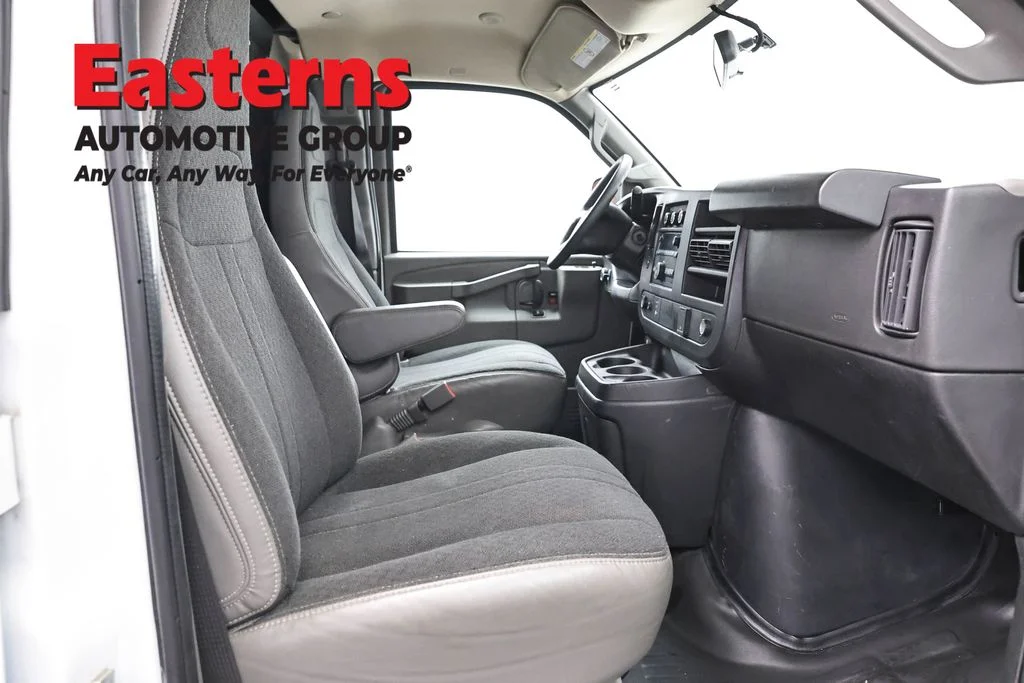 Used 2024 White GMC Work Van image 20