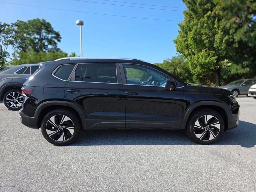 New 2026 Deep Black Pearl Volkswagen 1.5T SE image 2