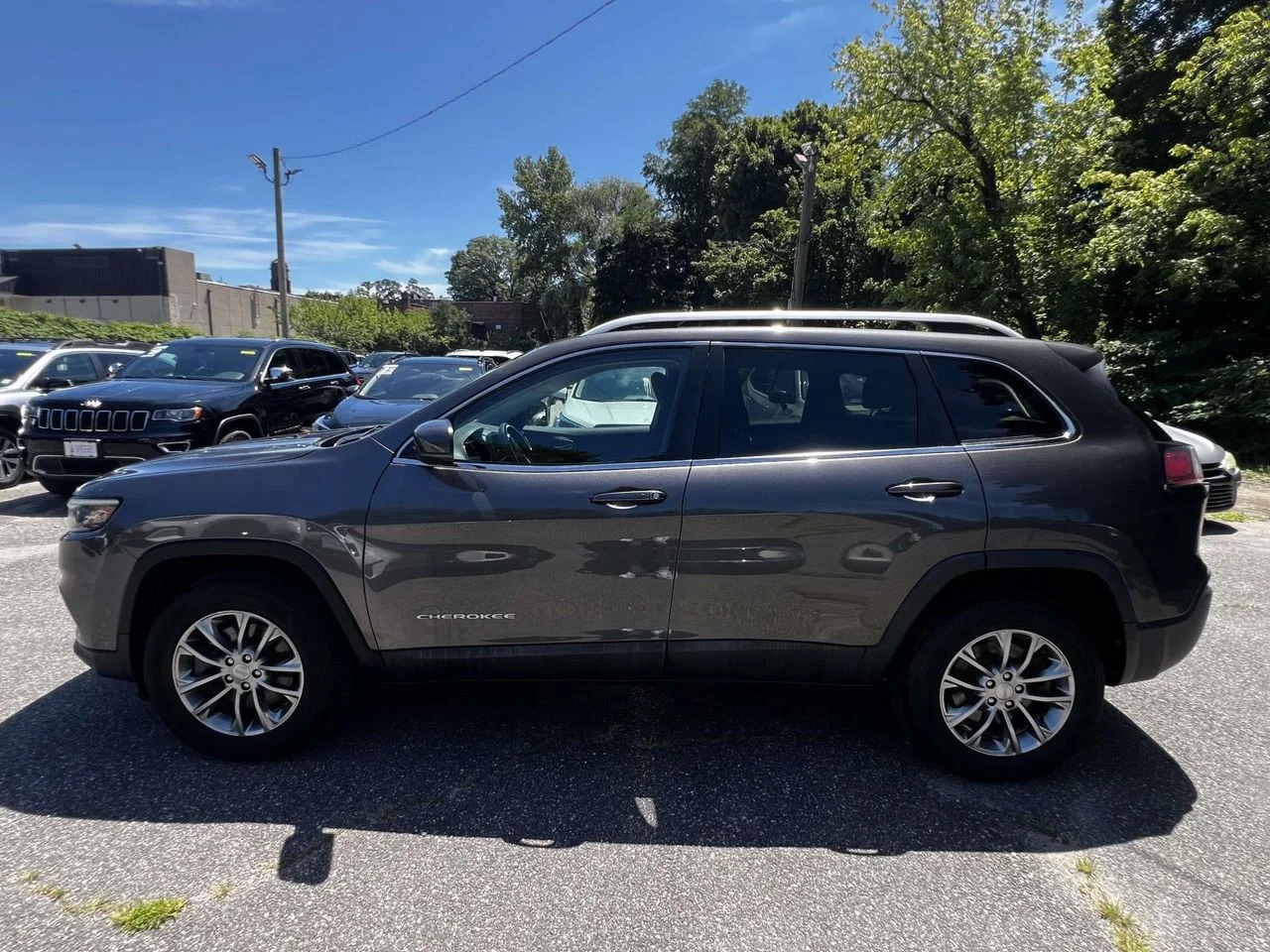 Used 2019 Granite Crystal Metallic Clearcoat Jeep Latitude Plus 4x4 image 4