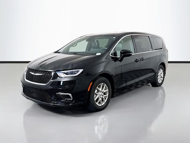 Used 2025 Black Chrysler Select image 3