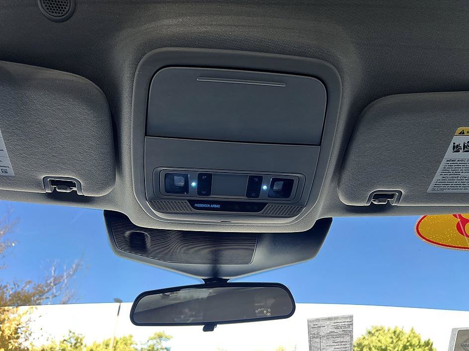 Used 2023 White Metallic Ford XLT image 28