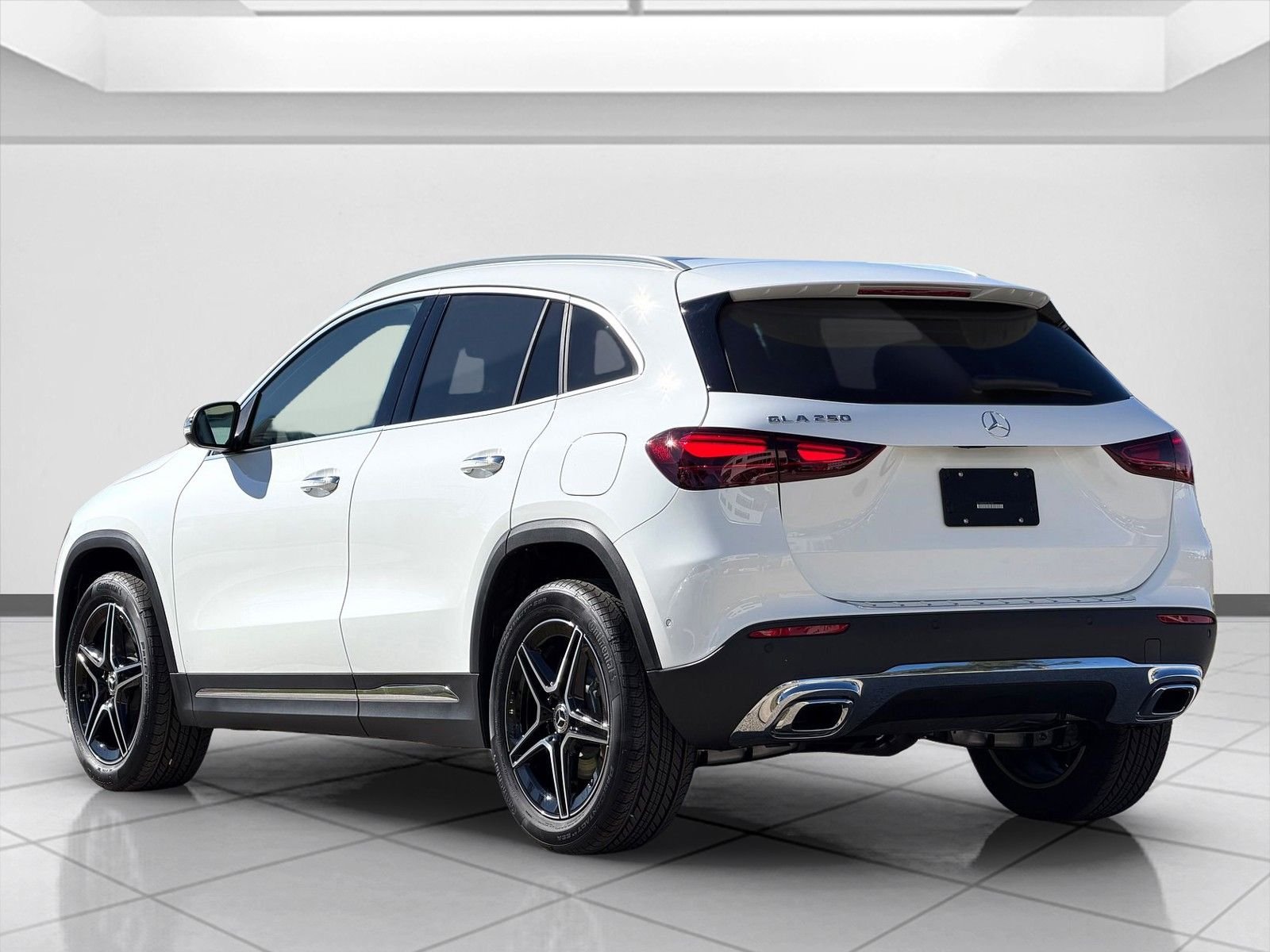 New 2026 Polar White Mercedes-Benz GLA 250 image 4