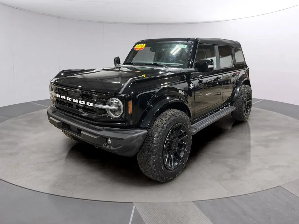 Used 2023 Shadow Black Ford Outer Banks image 8
