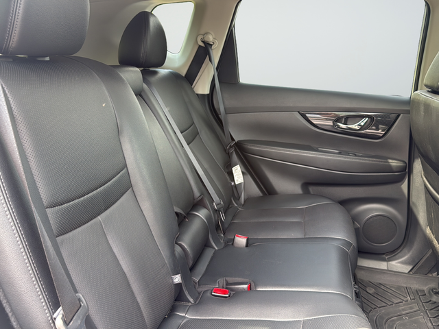Used 2019 White Nissan SL image 22