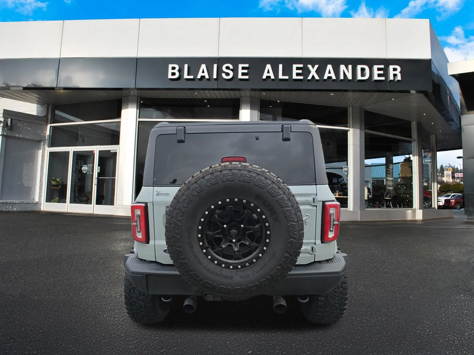 Used 2023 Cactus Gray Ford Badlands image 4