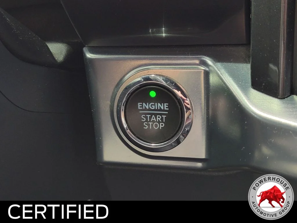 Used 2022 White Ford Lariat image 33