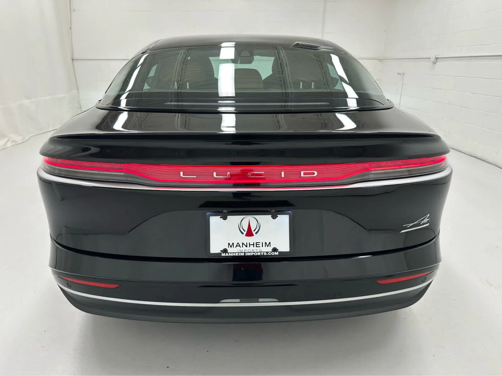 Used 2025 Infinite Black Metallic Lucid Touring image 7
