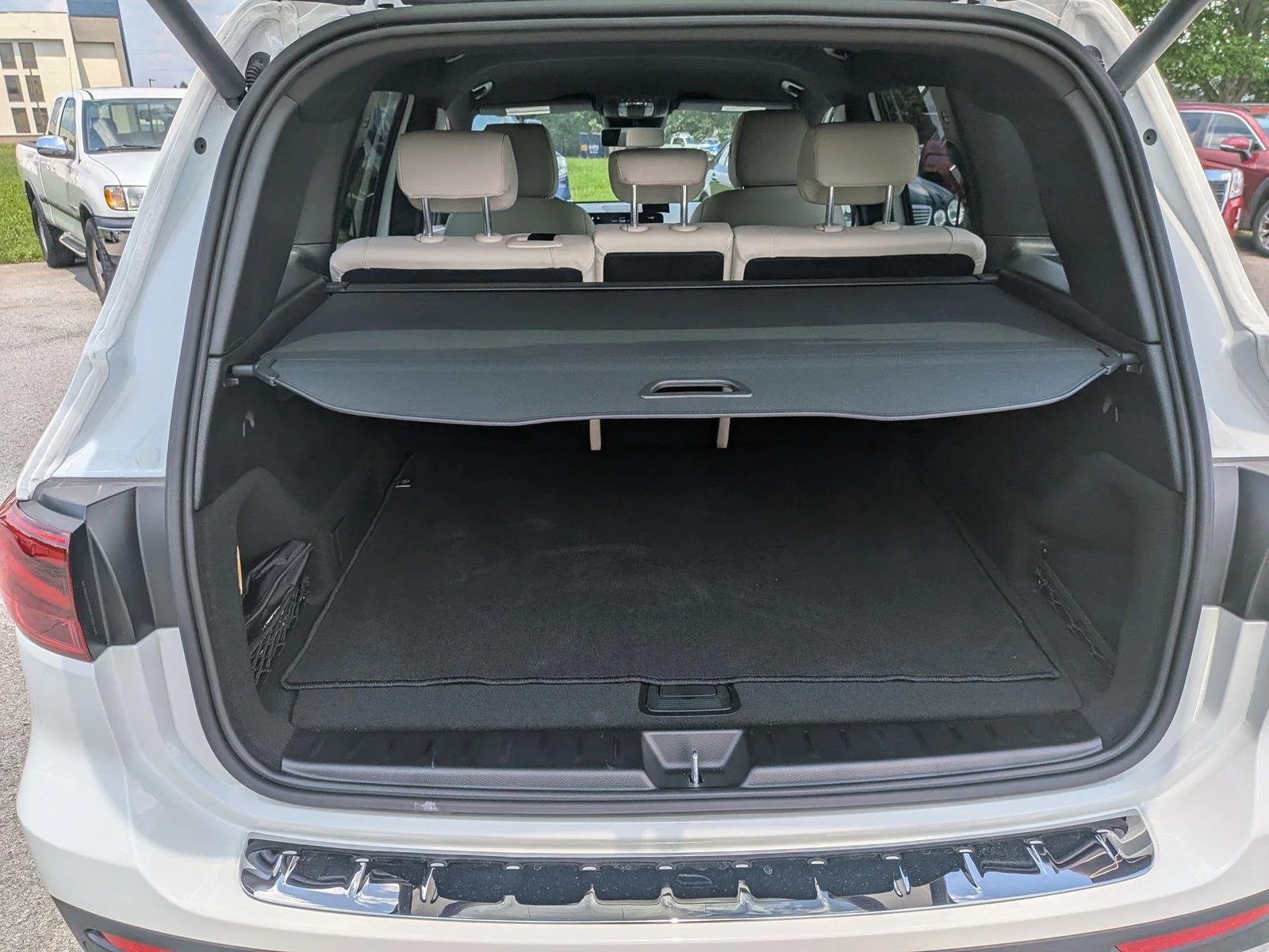 Used 2025  Mercedes-Benz GLB 250 image 33
