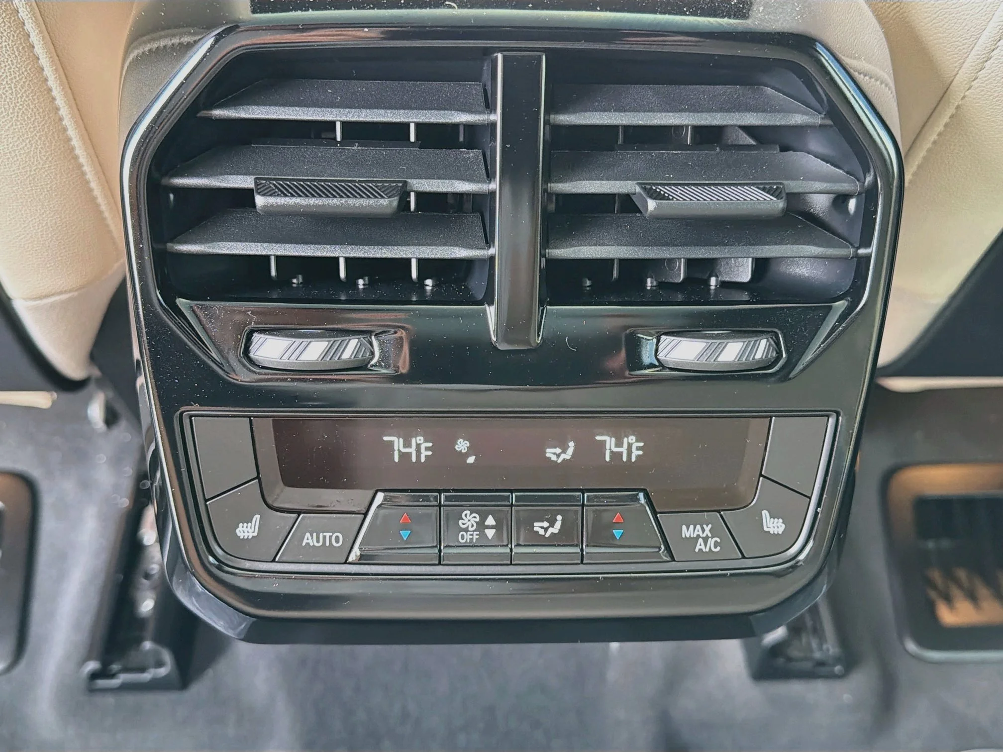 2025 BMW iX M60 - Photo 21