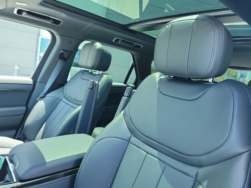 New 2026 Fuji White Land Rover Dynamic SE image 26