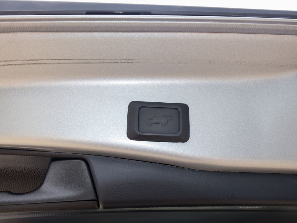 Used 2022 Silver Toyota XLE image 11