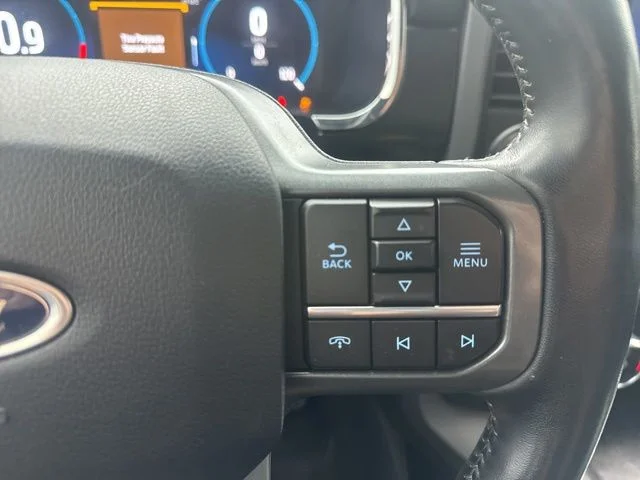 Used 2022  Ford Lariat image 5