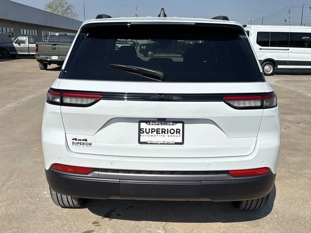 New 2026 Bright White Clear-Coat Exterior Paint Jeep Limited image 4