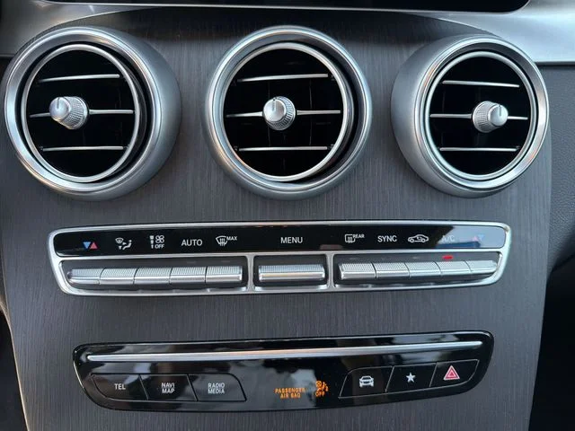 Used 2023  Mercedes-Benz GLC 300 Coupe image 21