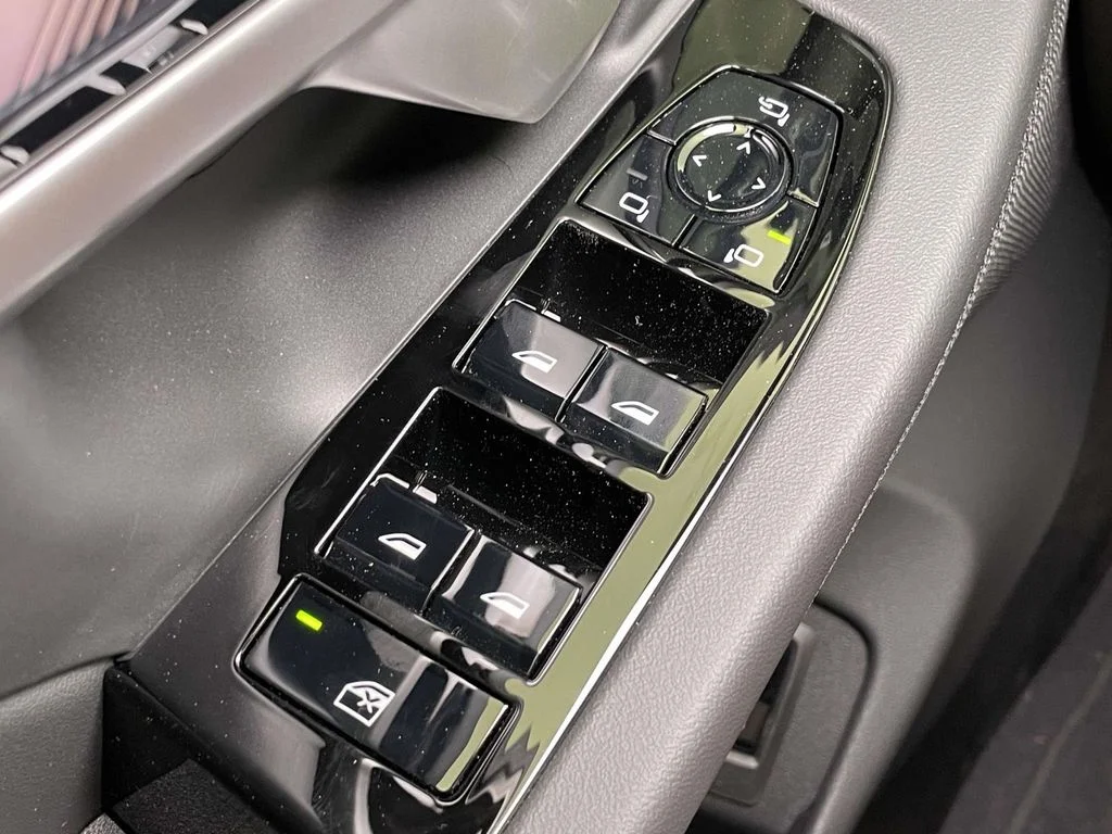 New 2027 Black BMW 530i xDrive image 31