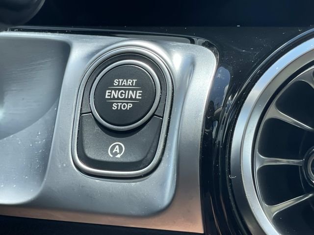 Used 2022  Mercedes-Benz GLB 250 image 26