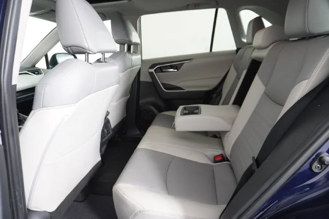 Used 2021 Blue Toyota XLE Premium image 33