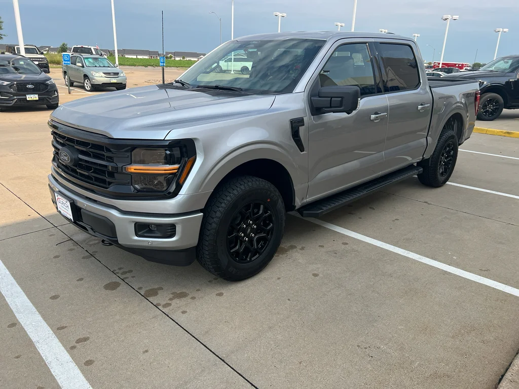 New 2026 Iconic Silver Metallic Ford XLT image 5