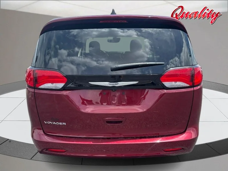 Used 2023 Velvet Red Pearlcoat Chrysler LX image 4