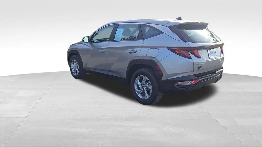 Used 2022 Shimmering Silver Hyundai SE image 7