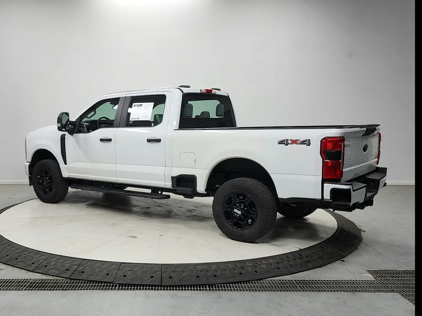 Used 2023 White Ford XL image 5