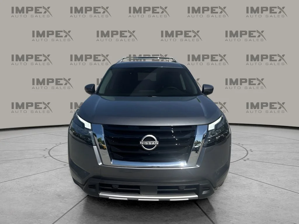 Used 2025 Gray Nissan SL image 9