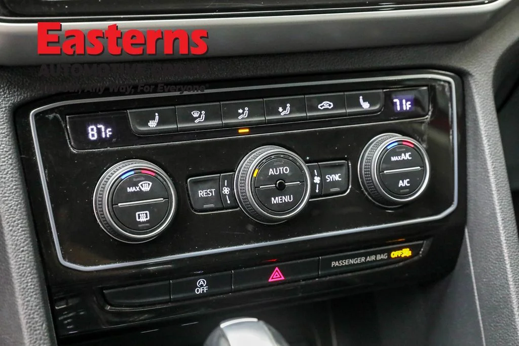 Used 2022 Red Volkswagen 3.6L V6 SE w/Technology image 19