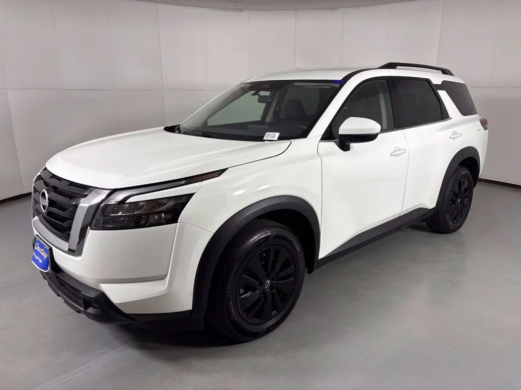 Used 2025 White Nissan SV image 4