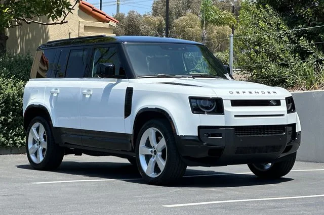 New 2026 Fuji White Land Rover X-Dynamic SE image 7