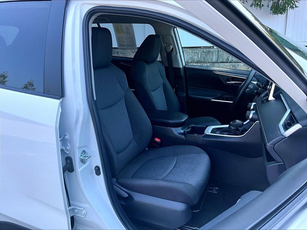 Used 2025 White Toyota XLE image 11
