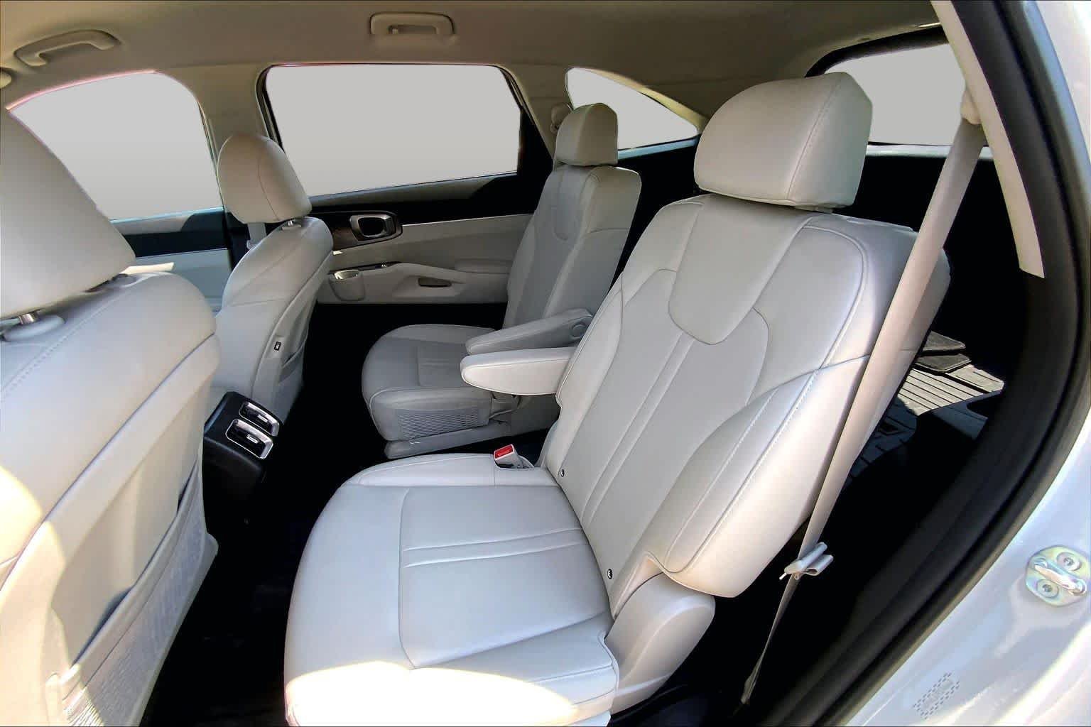 Used 2024 Snow White Pearl Kia EX image 20