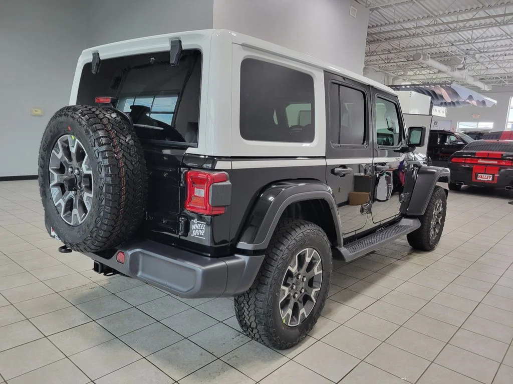 New 2026 Black Clear-Coat Exterior Paint Jeep Sahara image 8