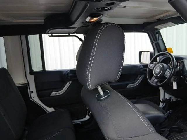 Used 2018 White Jeep Unlimited Sahara image 22