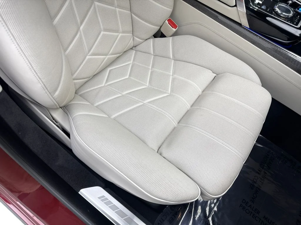 Used 2023 Red BMW xDrive60 image 46