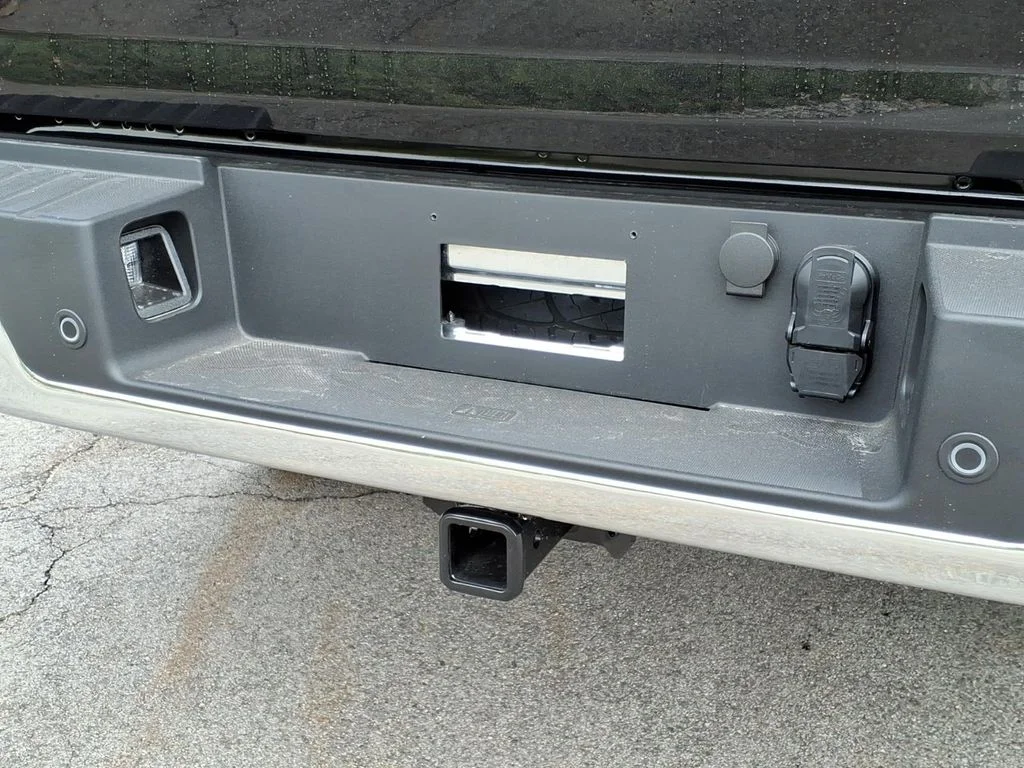 New 2026 Agate Black Metallic Ford XLT image 6