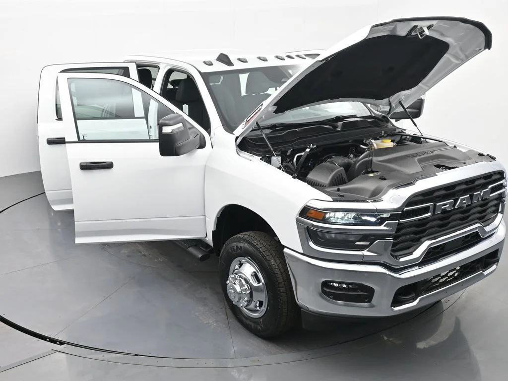 New 2026 Bright White Clear-Coat Exterior Paint RAM Tradesman image 43
