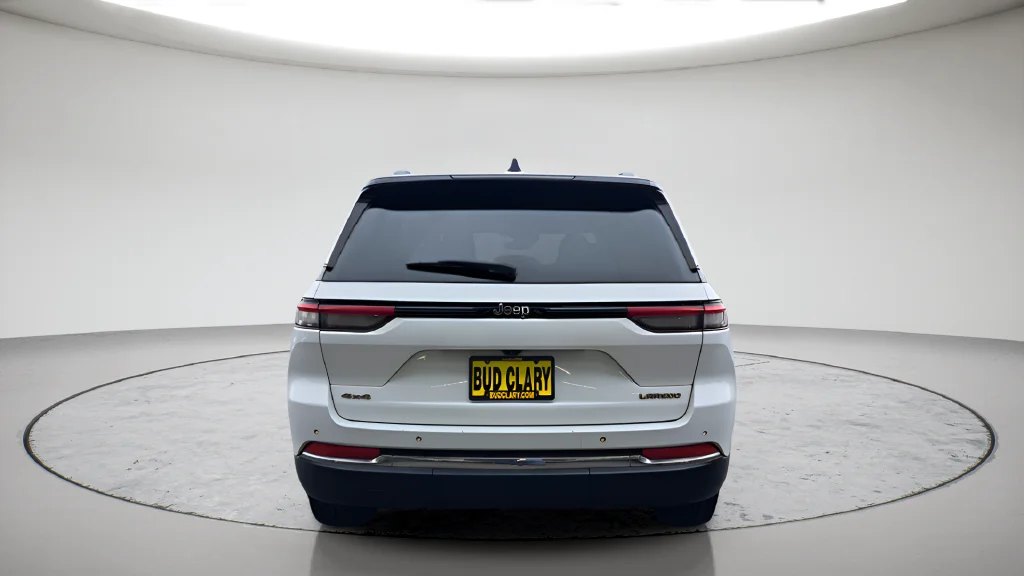 Used 2023 White Jeep Laredo image 6