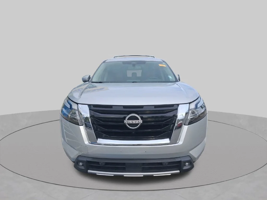 Used 2022 Silver Nissan Platinum image 2