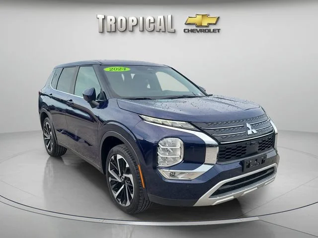 Used 2024 Black Mitsubishi SE image 4