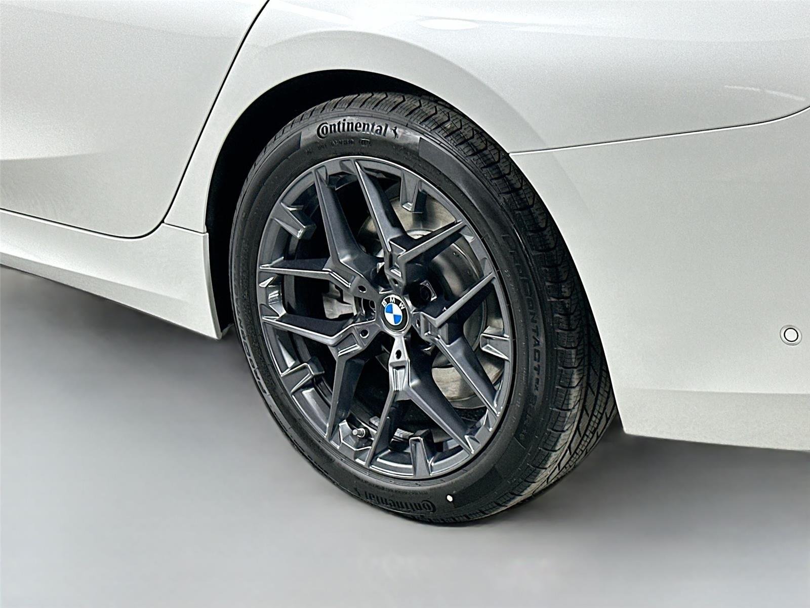 2025 BMW 3 Series 330i - Photo 16