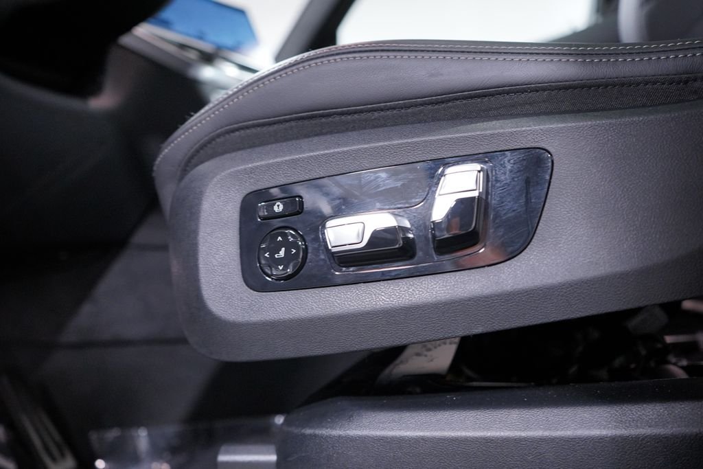 Used 2026 Gray Metallic BMW xDrive40i image 8