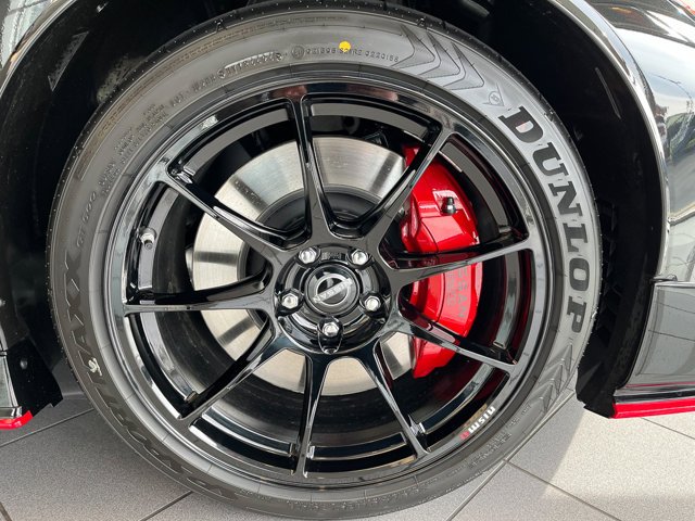 2025 Nissan Z NISMO - Photo 8