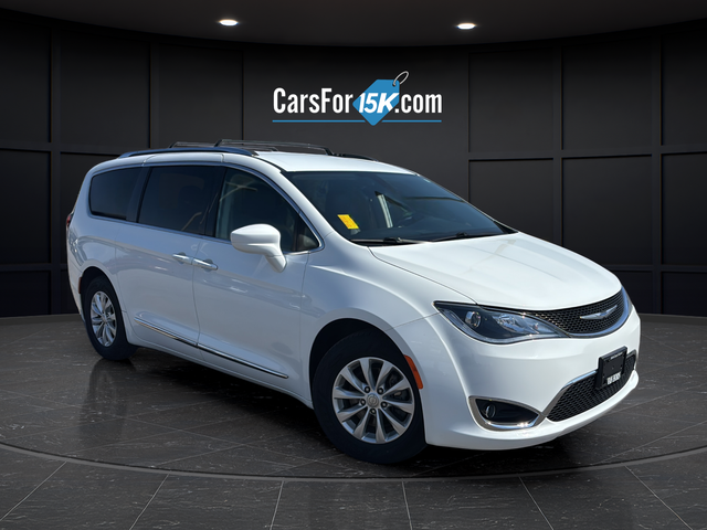 2018 Chrysler Pacifica Touring L's photo