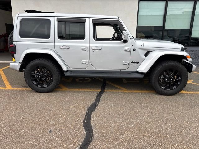 Used 2022 Silver Jeep Unlimited Sahara High Altitude image 4