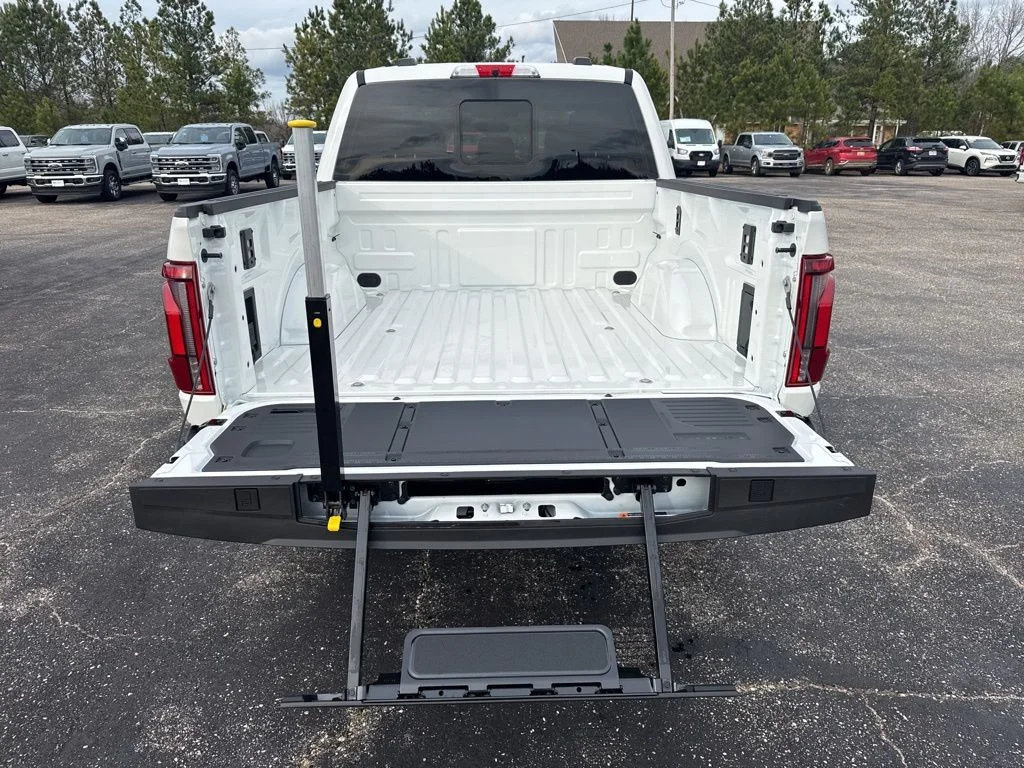 New 2026 Star White Metallic Tri-Coat Ford Platinum® image 16