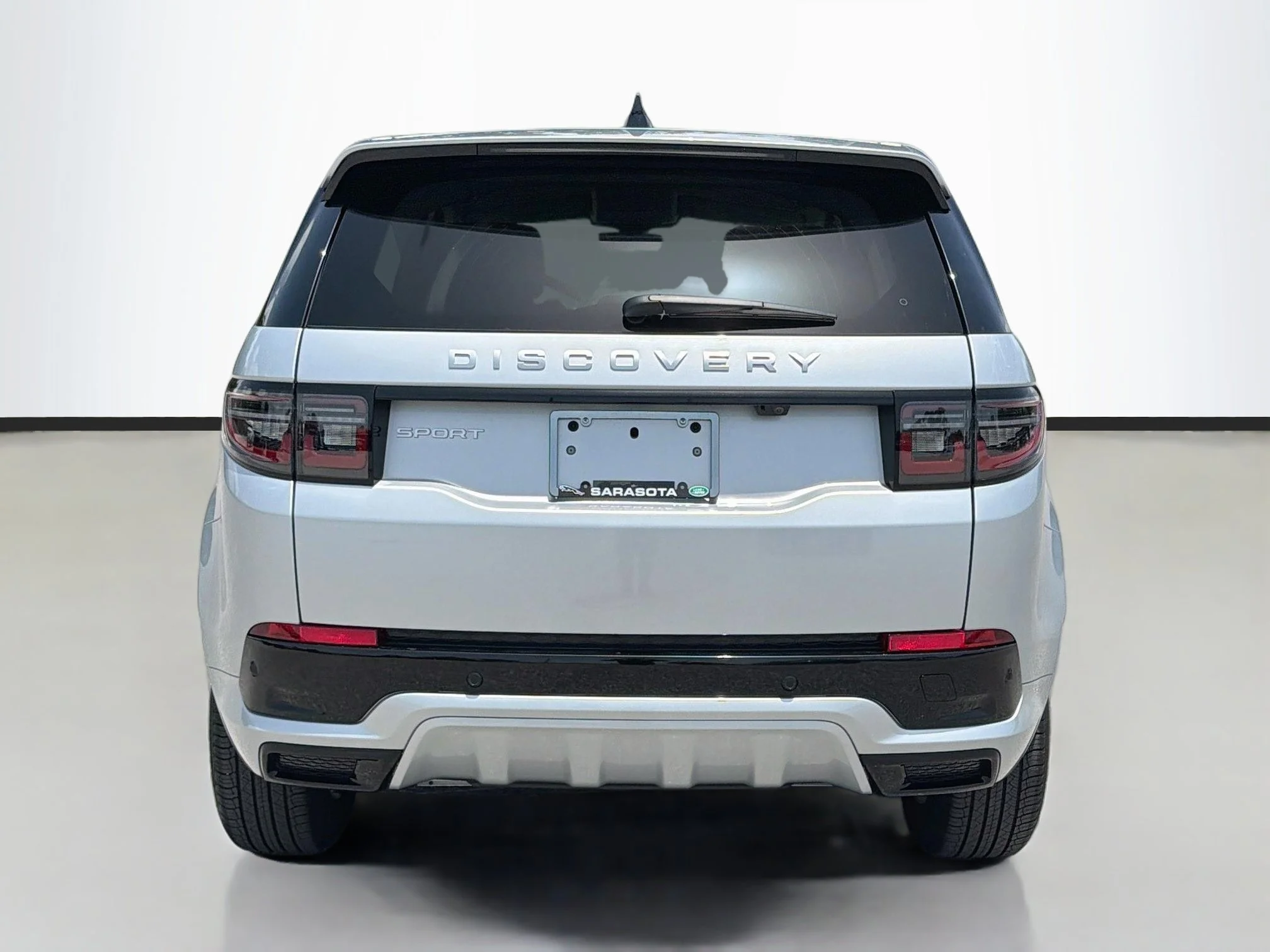 Certified Used 2025 Hakuba Silver Metallic Land Rover S image 4