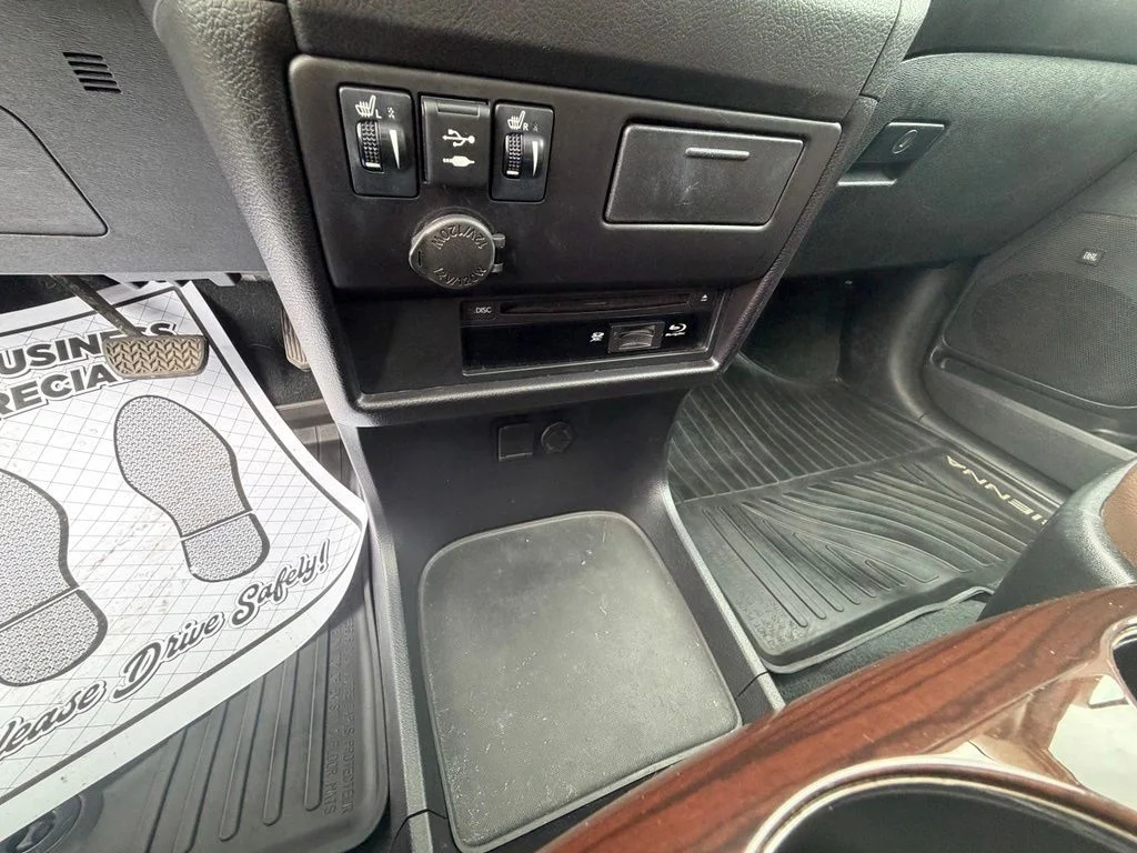 Used 2019 White Toyota Limited Premium image 25